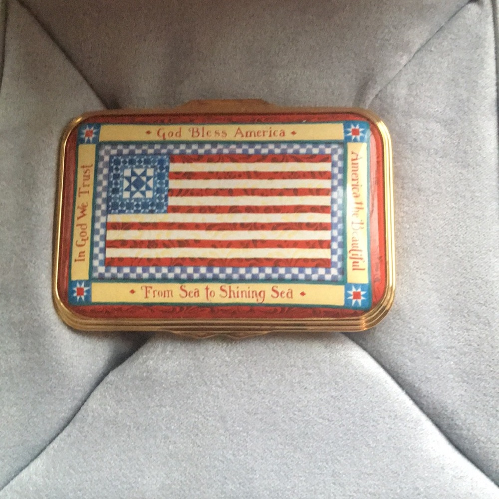 [Halcyon Days] by Bilston & Battersea Enamel Box